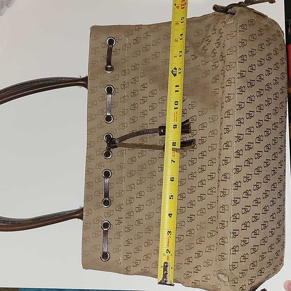 VTG Dooney & Bourke canvas and leather shoulder bag, bottom corners worn and som